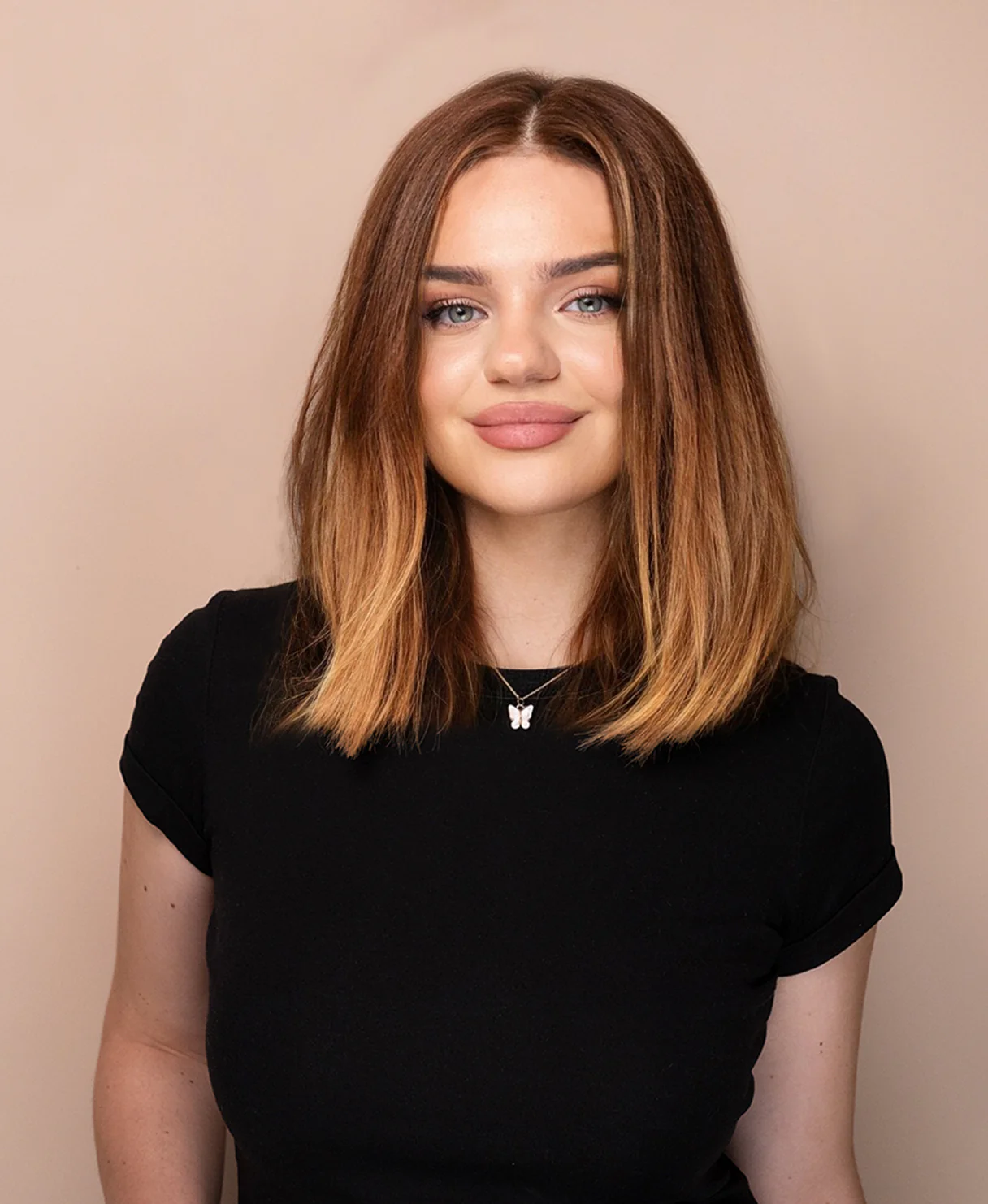 long bob human wig - 10" rooted blonde. - Image 3