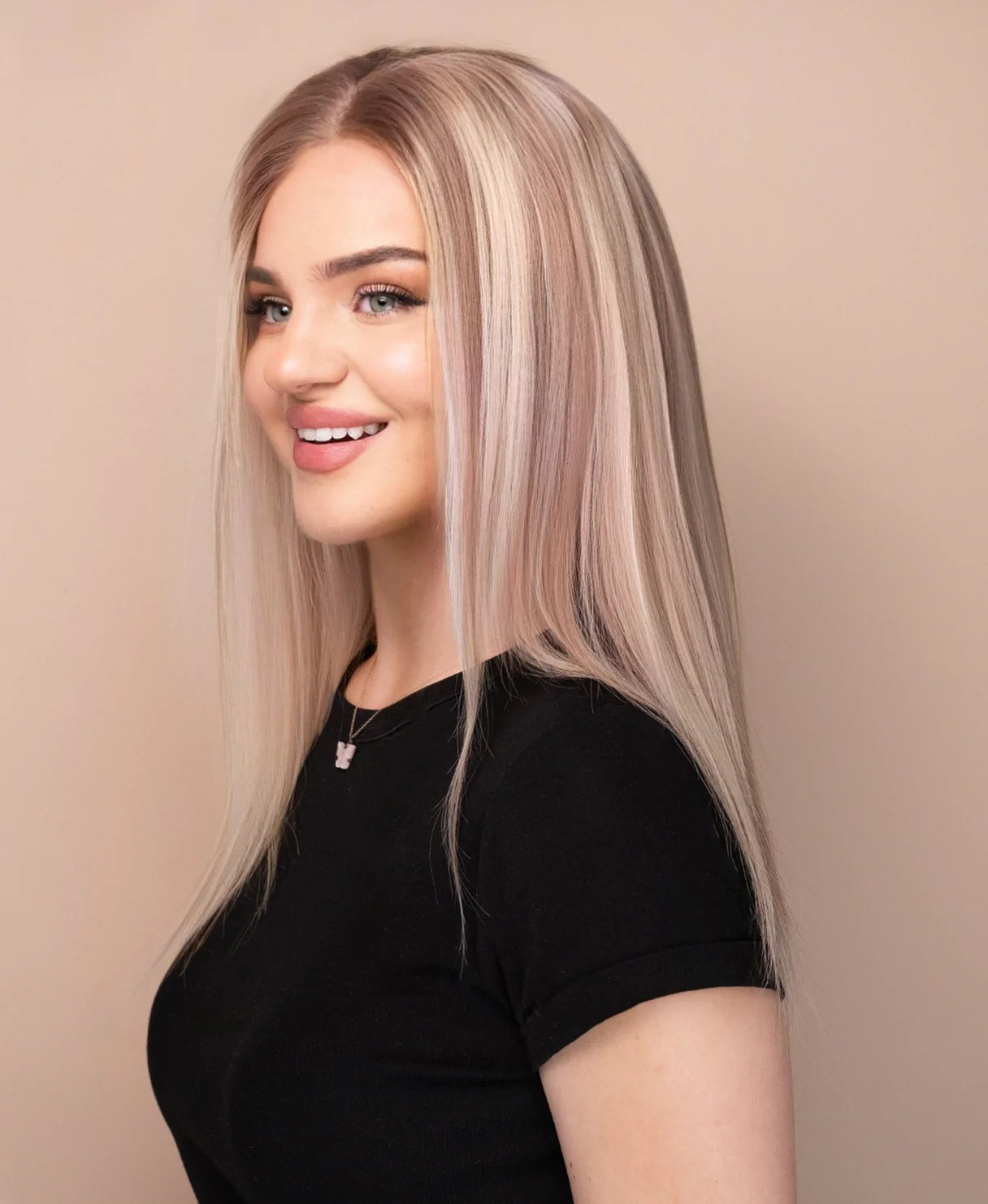 lace front human wig - 14" rooted blonde with highlights. - Image 4