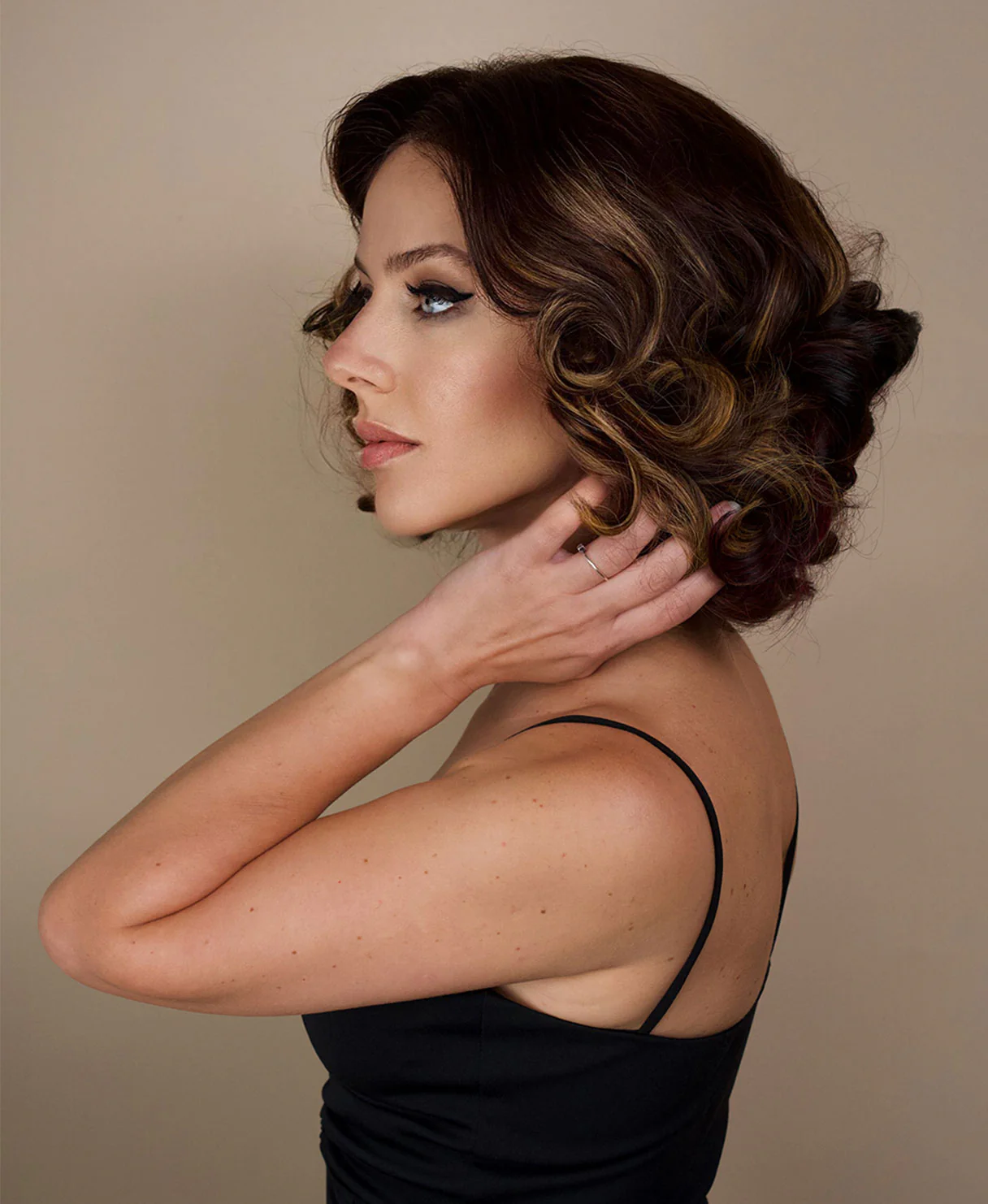 4x4 lace front wig - 10" - brown with colored highlights. - Image 4