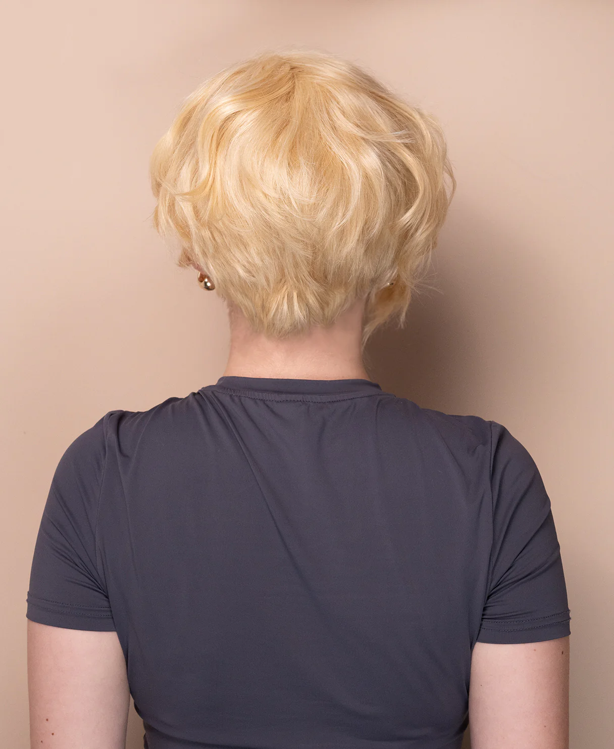 asymmetric wedge human wig - 6" light blonde. - Image 2