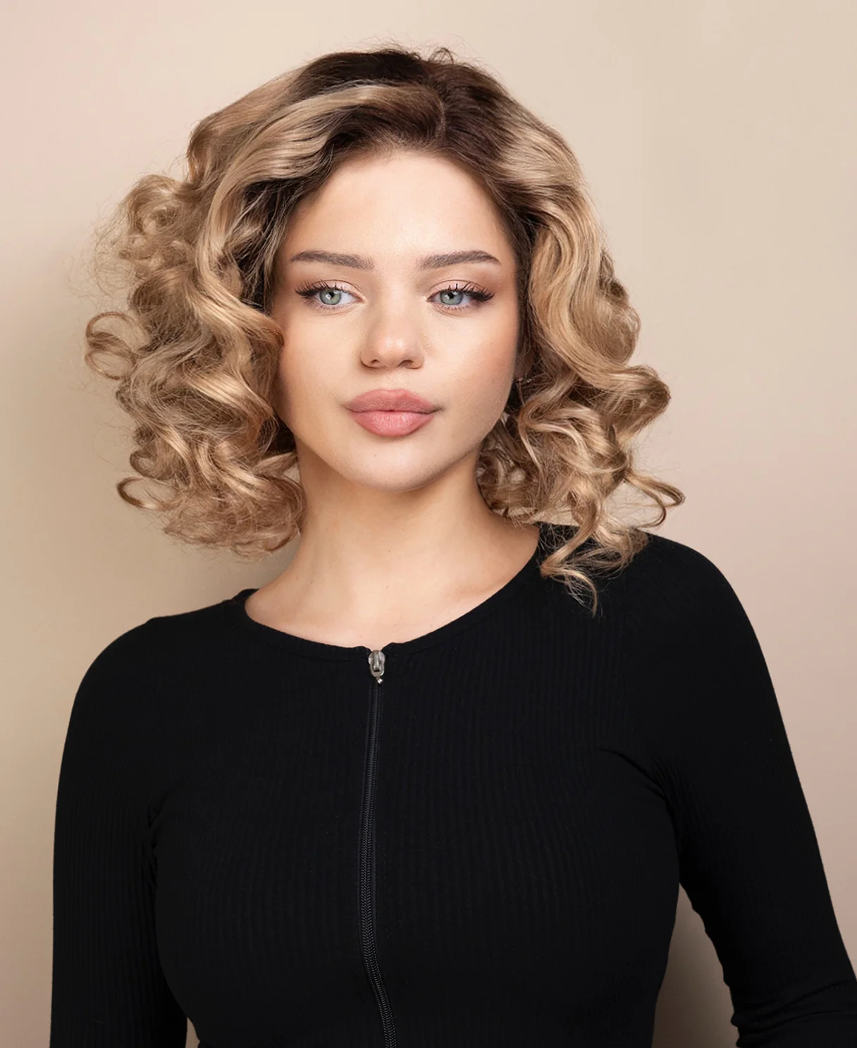 bob human wig - 12" rooted dirty blonde.