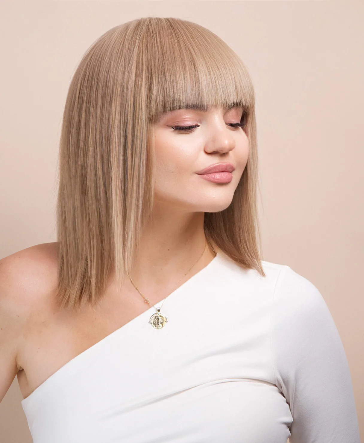 bob wig with fringe - 10" ash blonde. - Image 3