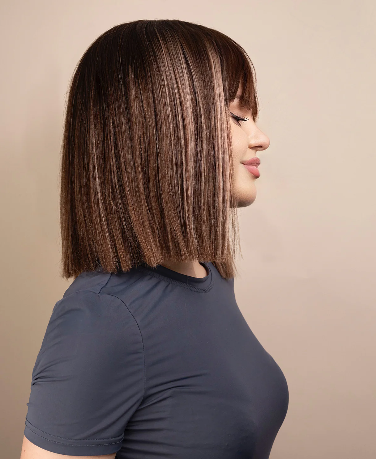 bob wig with fringe - 12" highlighted ash brown. - Image 6