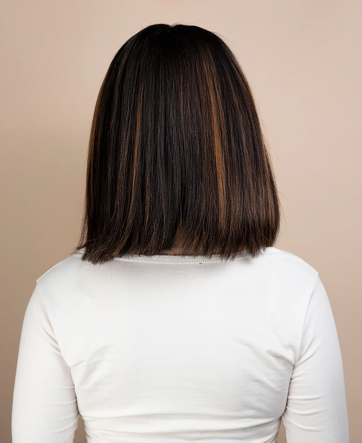 bob wig with fringe - 12" highlighted brown. - Image 2