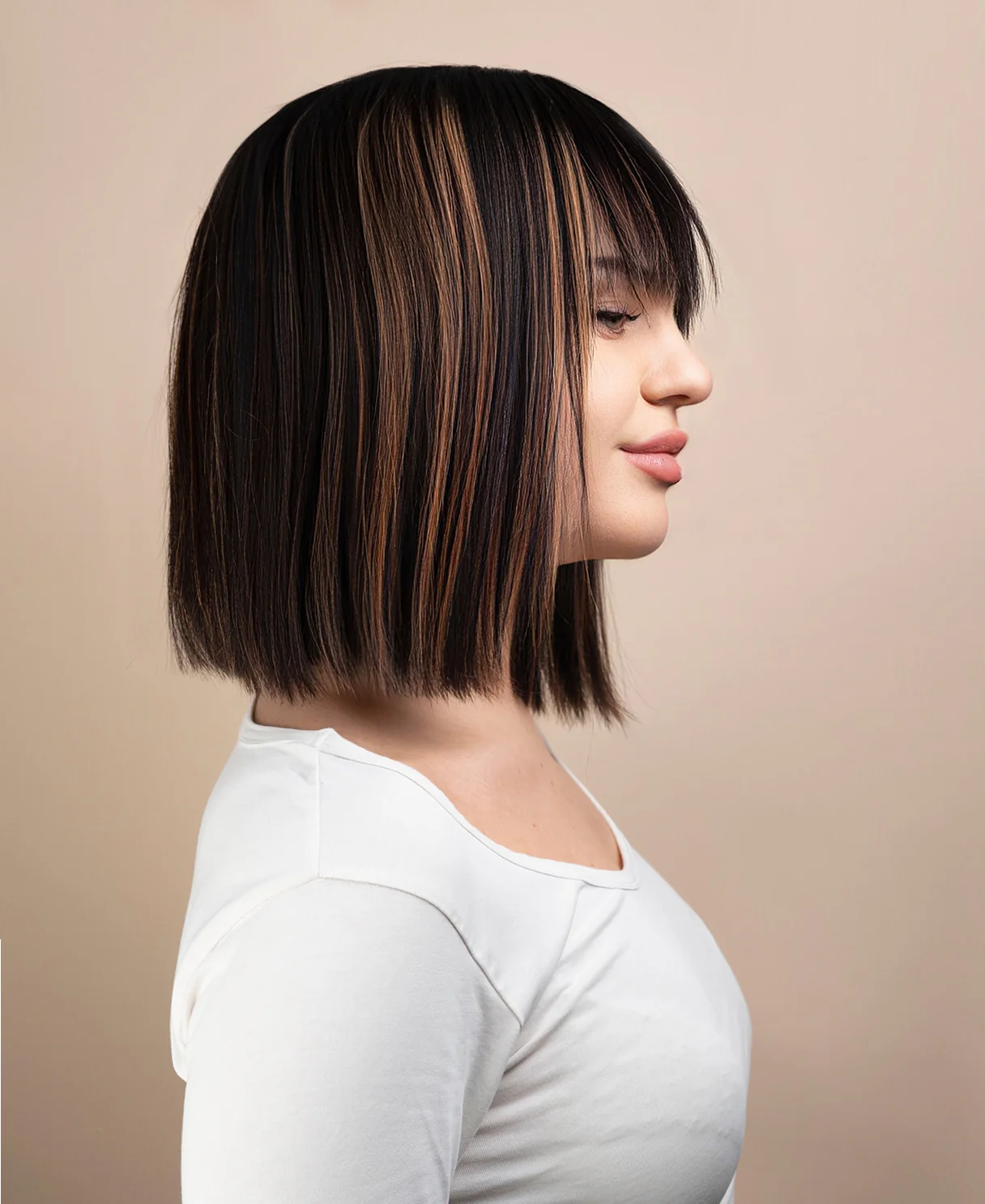 bob wig with fringe - 12" highlighted brown. - Image 4
