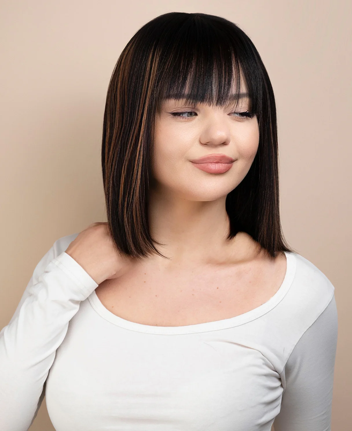 bob wig with fringe - 12" highlighted brown. - Image 5