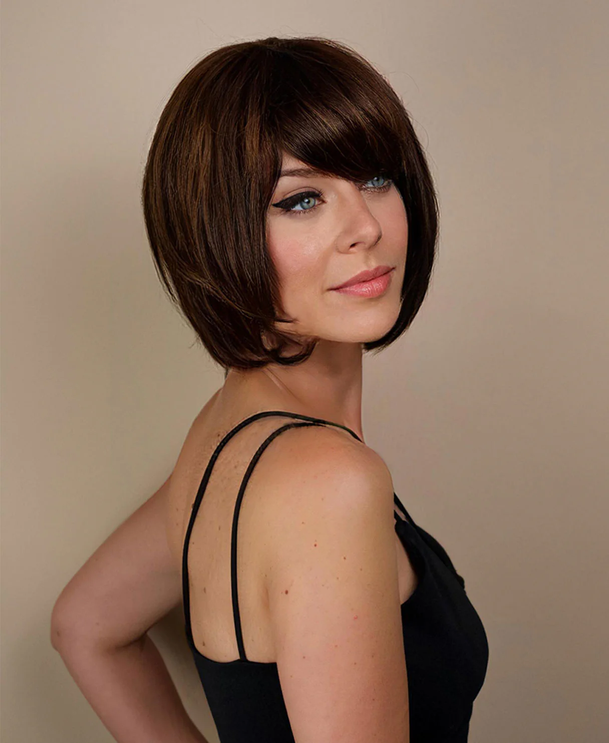 bob with side bangs - 10" brown highlights. - Image 4