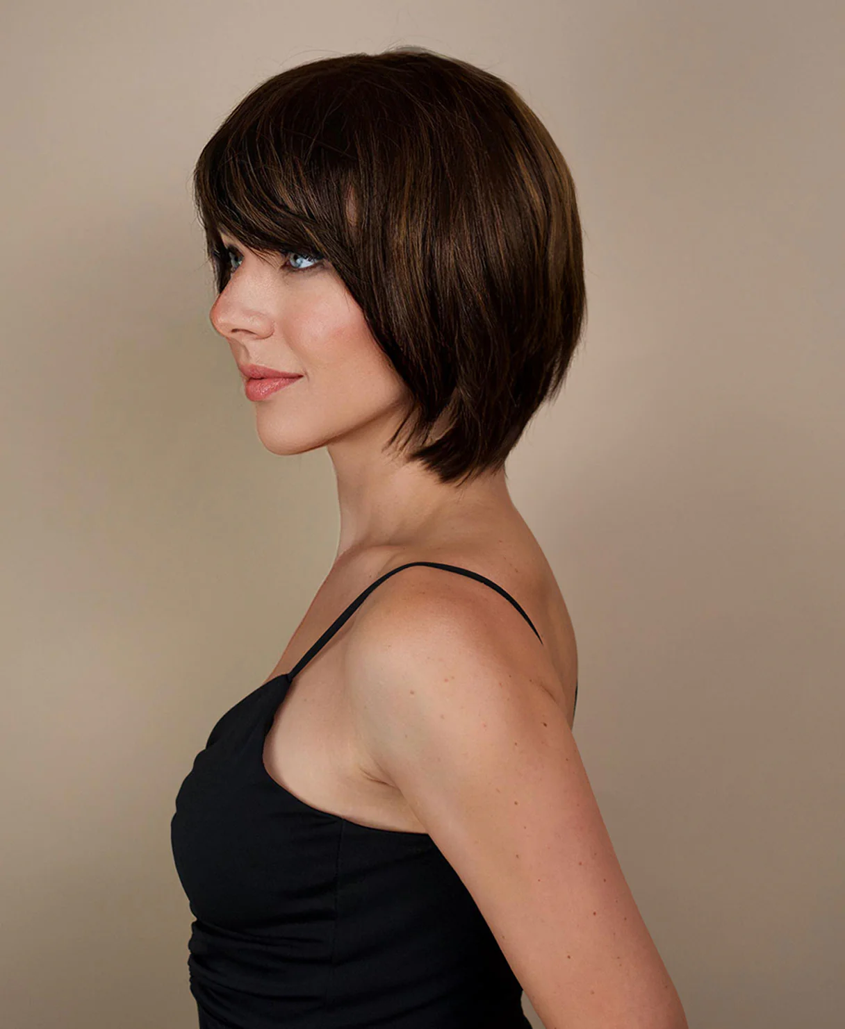 bob with side bangs - 10" brown highlights. - Image 5