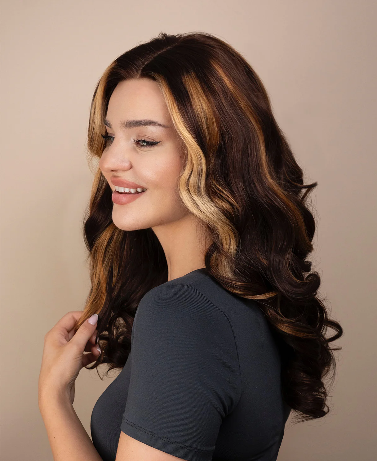 bouncy curls front lace wig - 18" bronde moneypiece. - Image 3