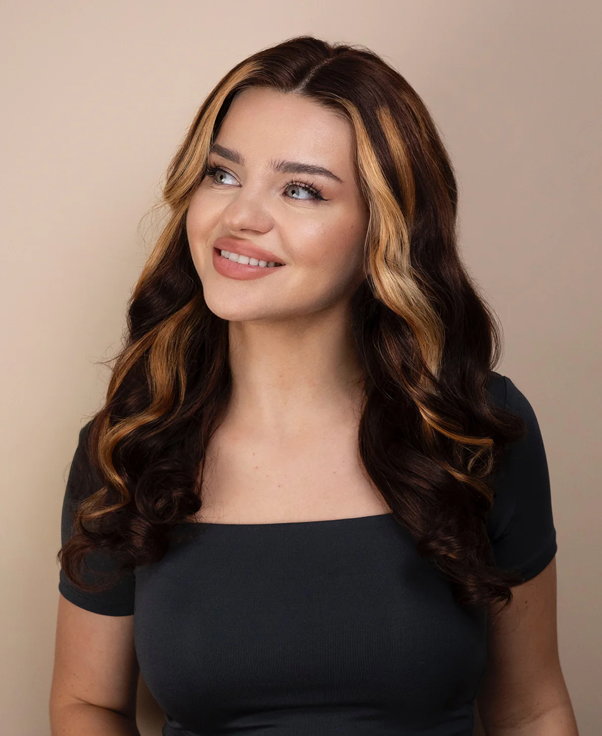 bouncy curls front lace wig - 18" bronde moneypiece. - Image 6