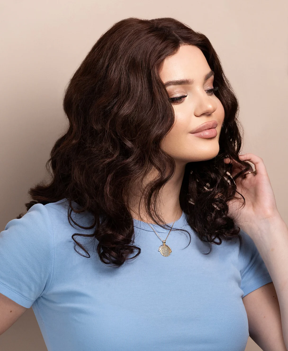 bouncy curls human wig - 16" medium brown. - Image 4
