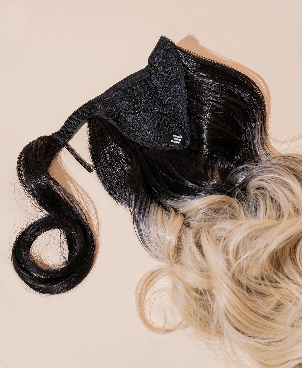vegan fiber bouncy ponytail - ombre sandy 18". - Image 2