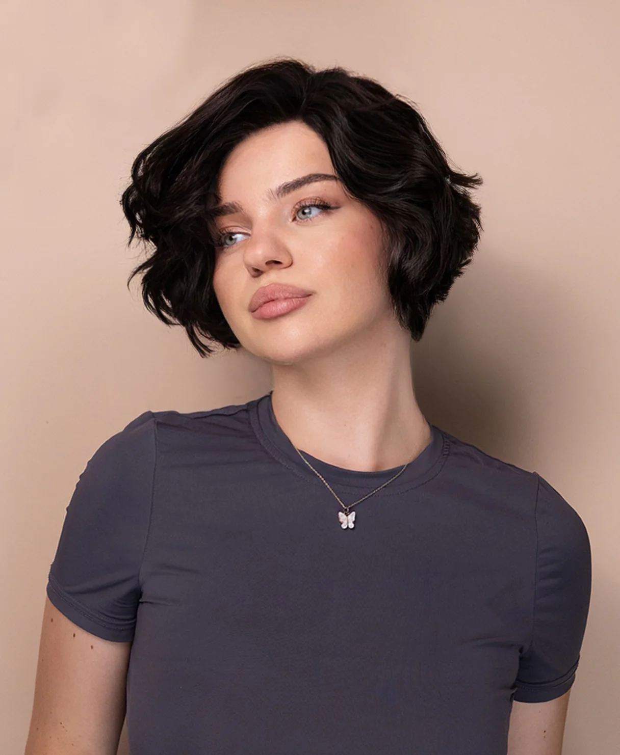 bouncy wedge human wig - 6" dark brown. - Image 3