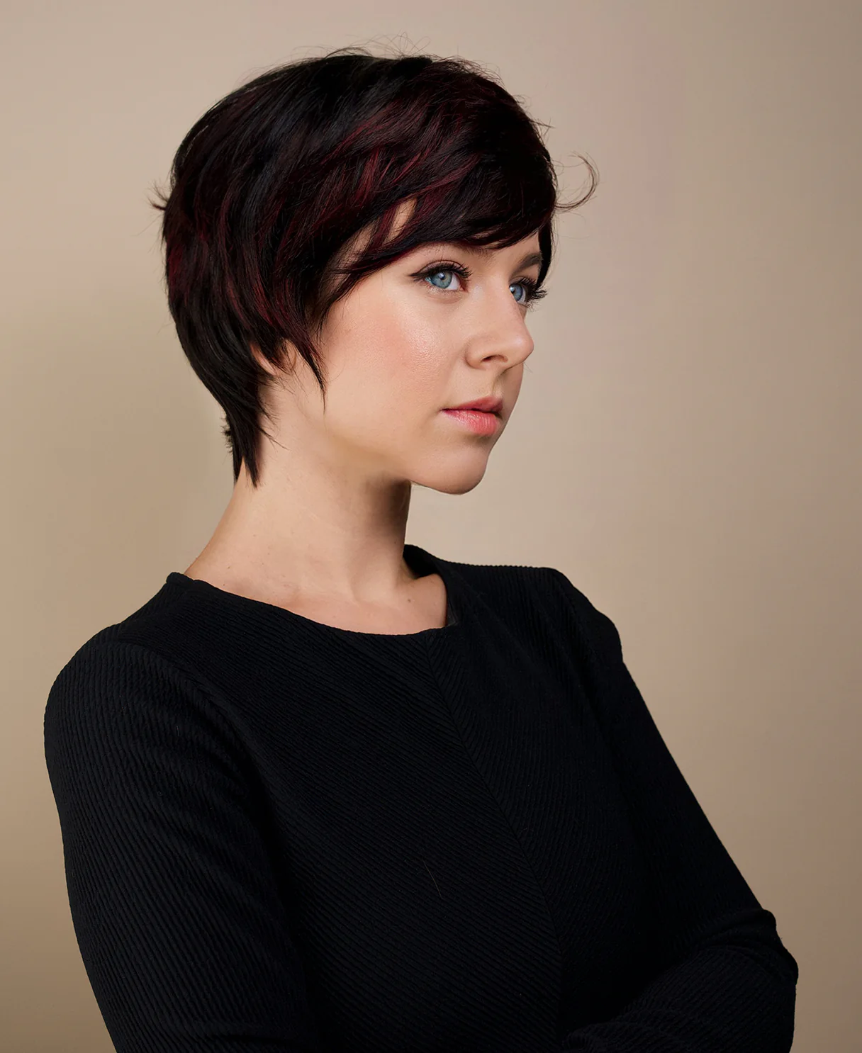 pixie human wig with side bangs - 6" black and red. - Image 3