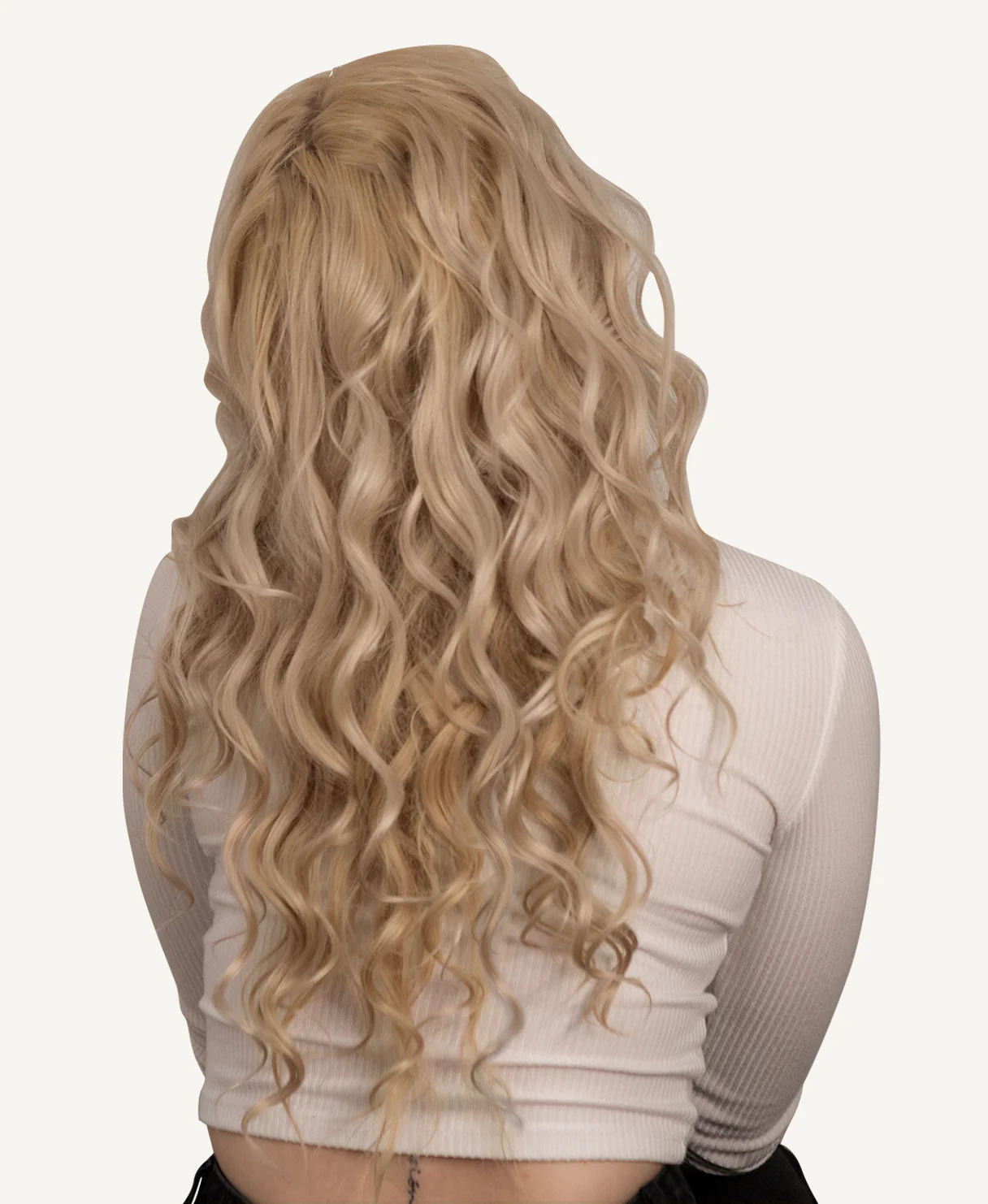 curly tape-in hair extensions honey blonde. - Image 6