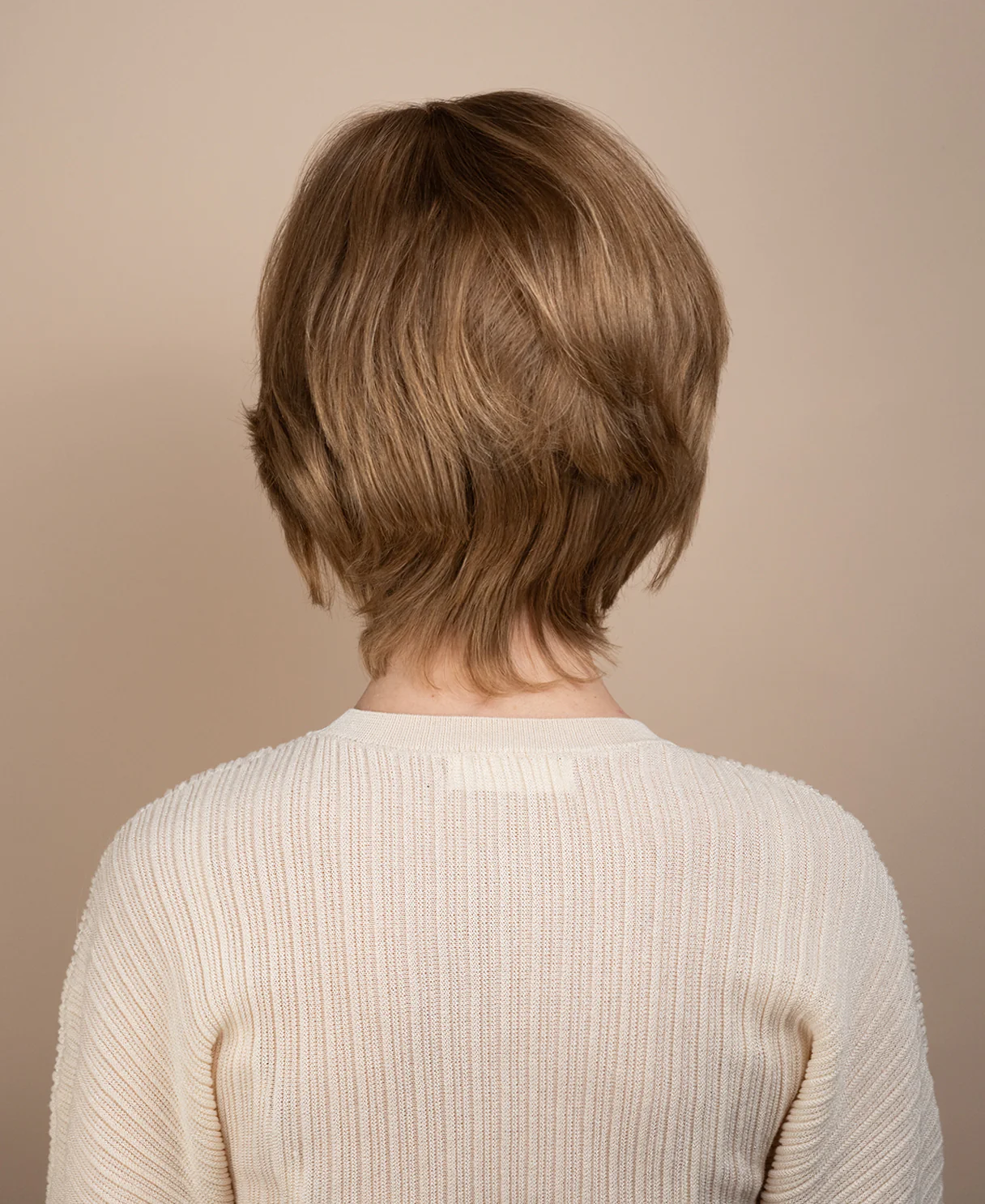 european virgin hair wig - 6" medium blonde. - Image 5