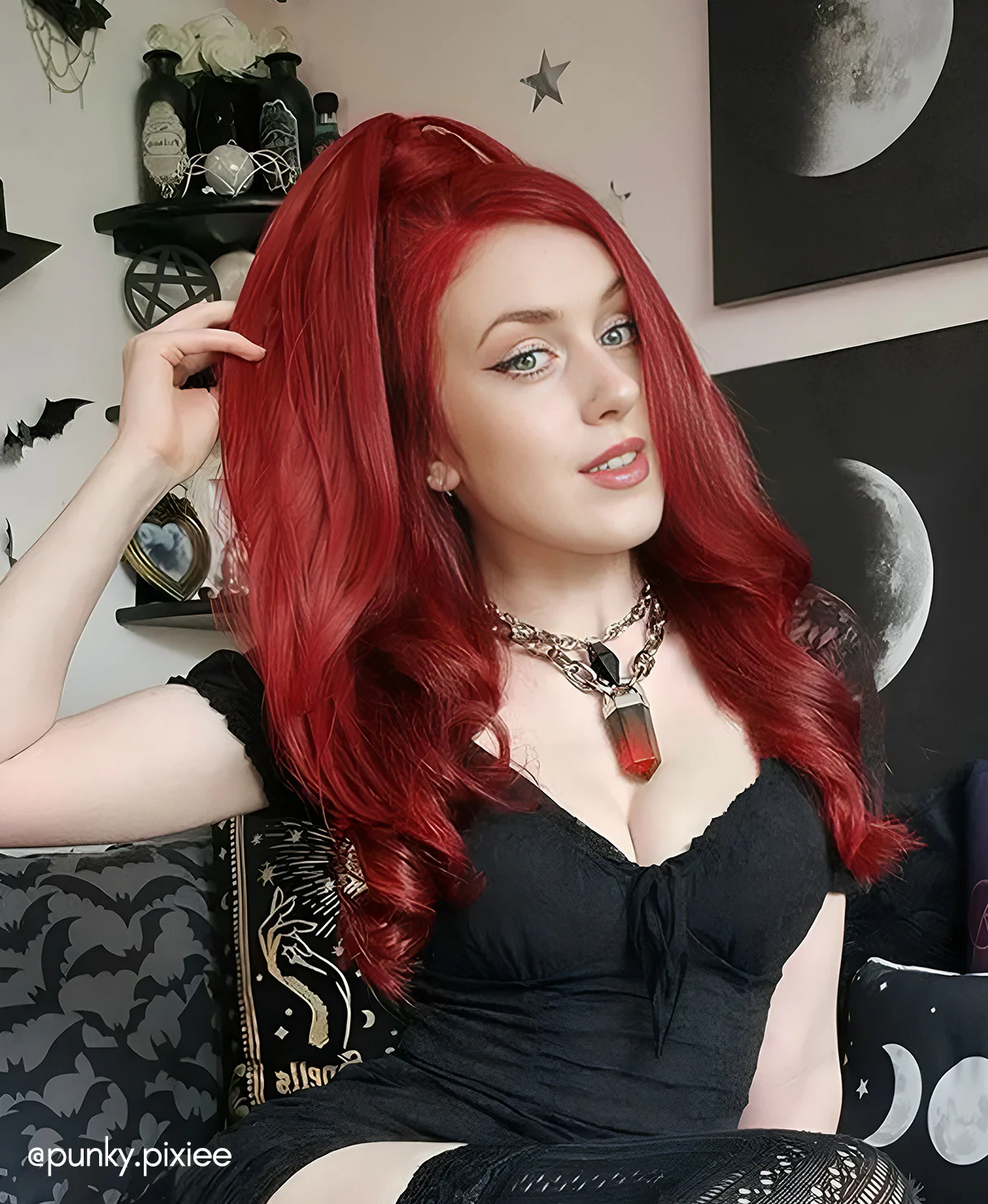 vegan fiber flipped ends ponytail - ruby 17". - Image 2