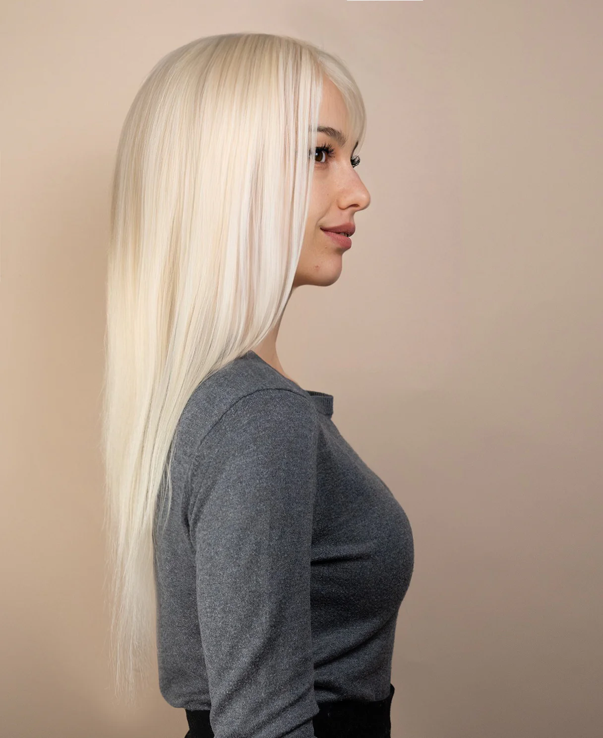 full lace human wig - 22" platinum blonde. - Image 2