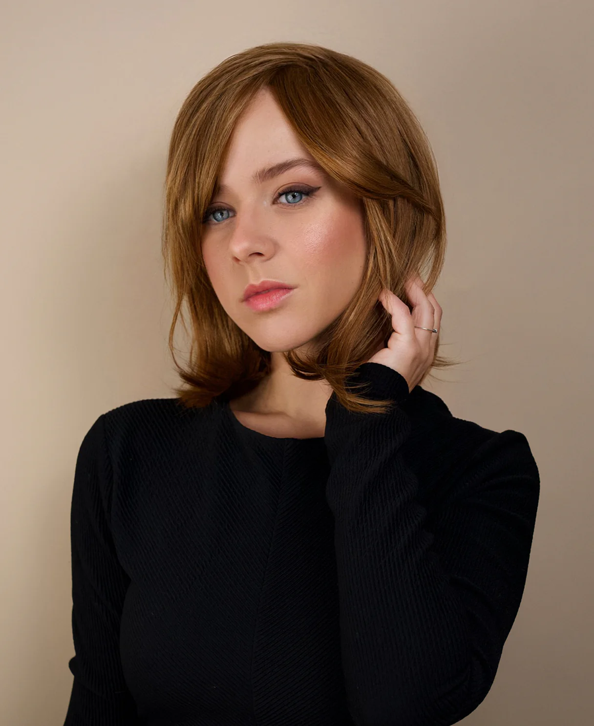 human hair wig with side bangs - 12" light brown. - Image 3