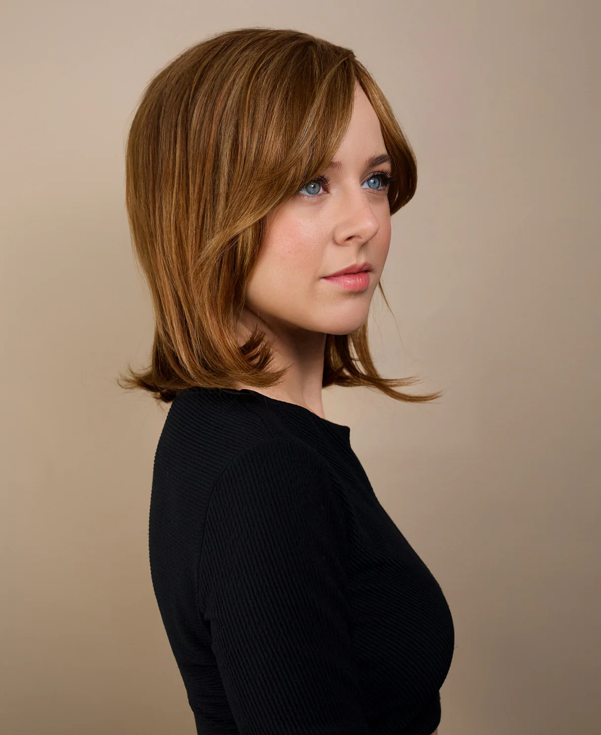 human hair wig with side bangs - 12" light brown. - Image 4