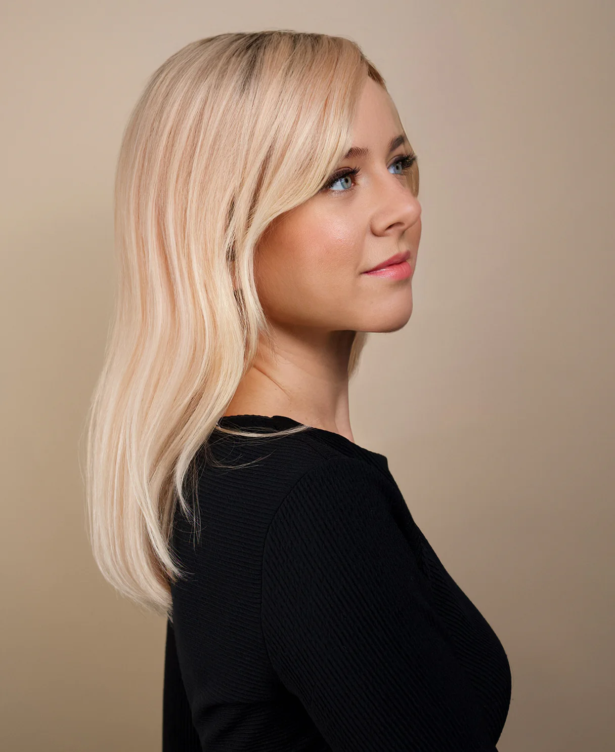 human hair wig with side bangs - 16" rooted blonde. - Image 3