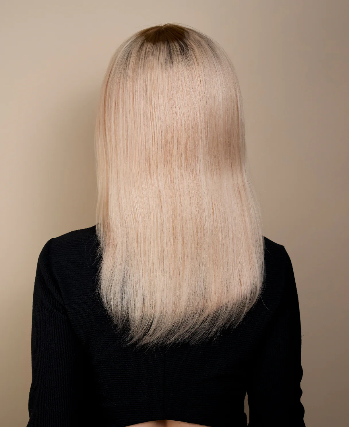 human hair wig with side bangs - 16" rooted blonde. - Image 4