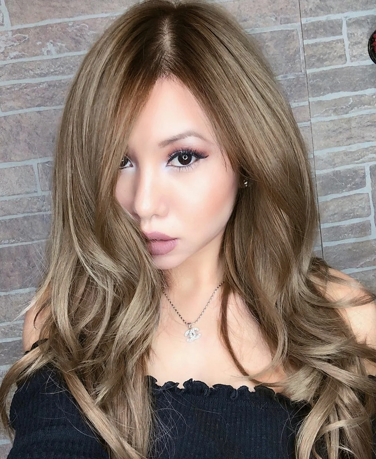 invisible clip-in hair extensions ash blonde. - Image 10