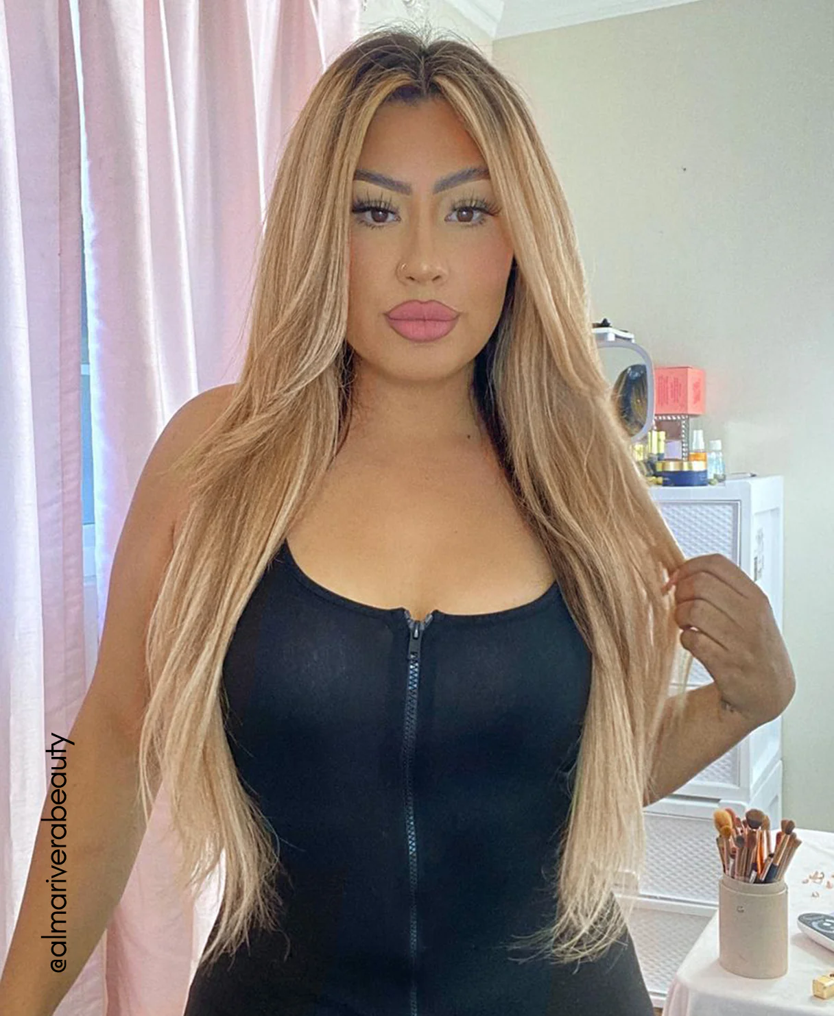 invisible clip-in hair extensions honey blonde. - Image 9