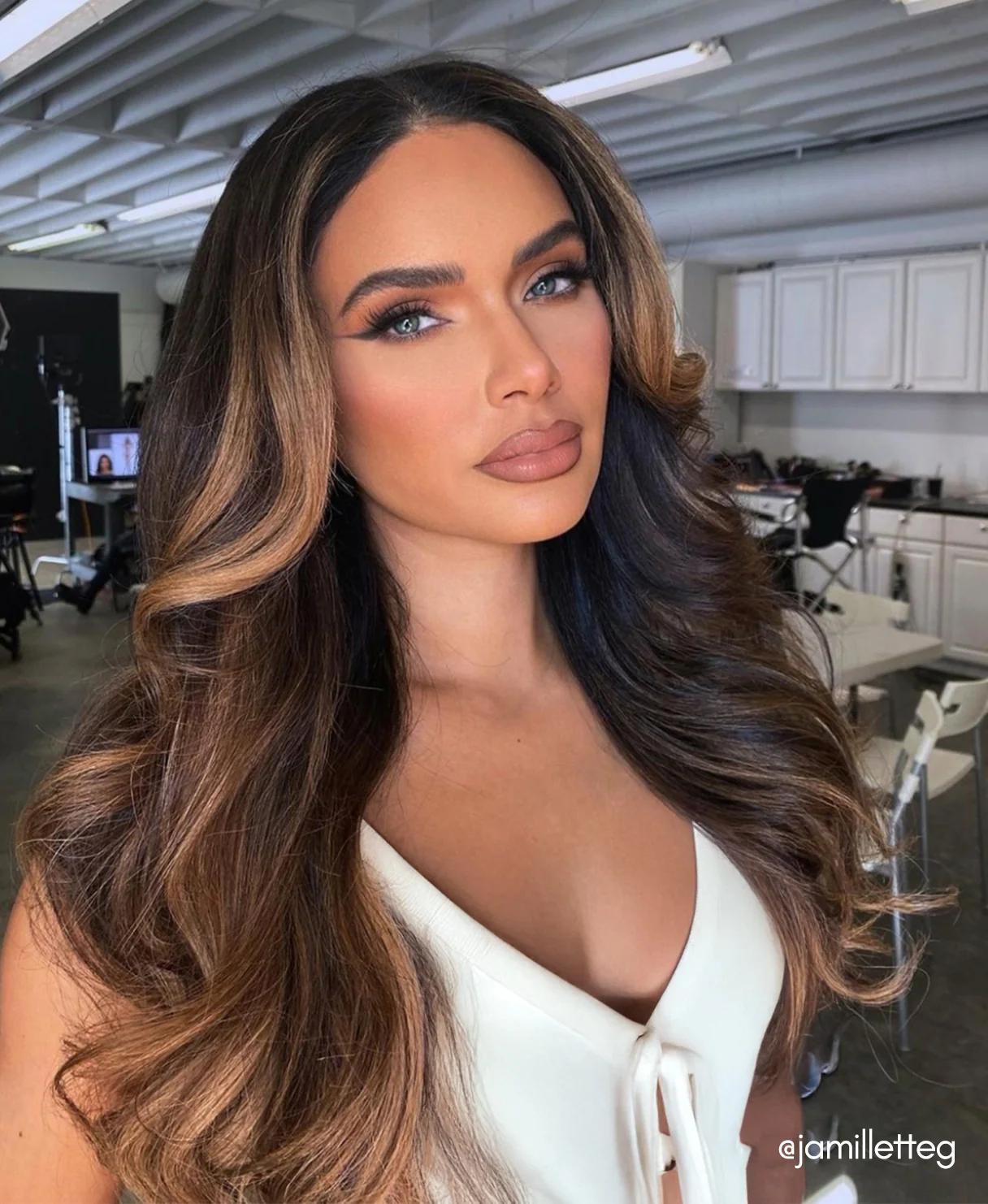 invisible clip-in hair extensions brown melt. - Image 9