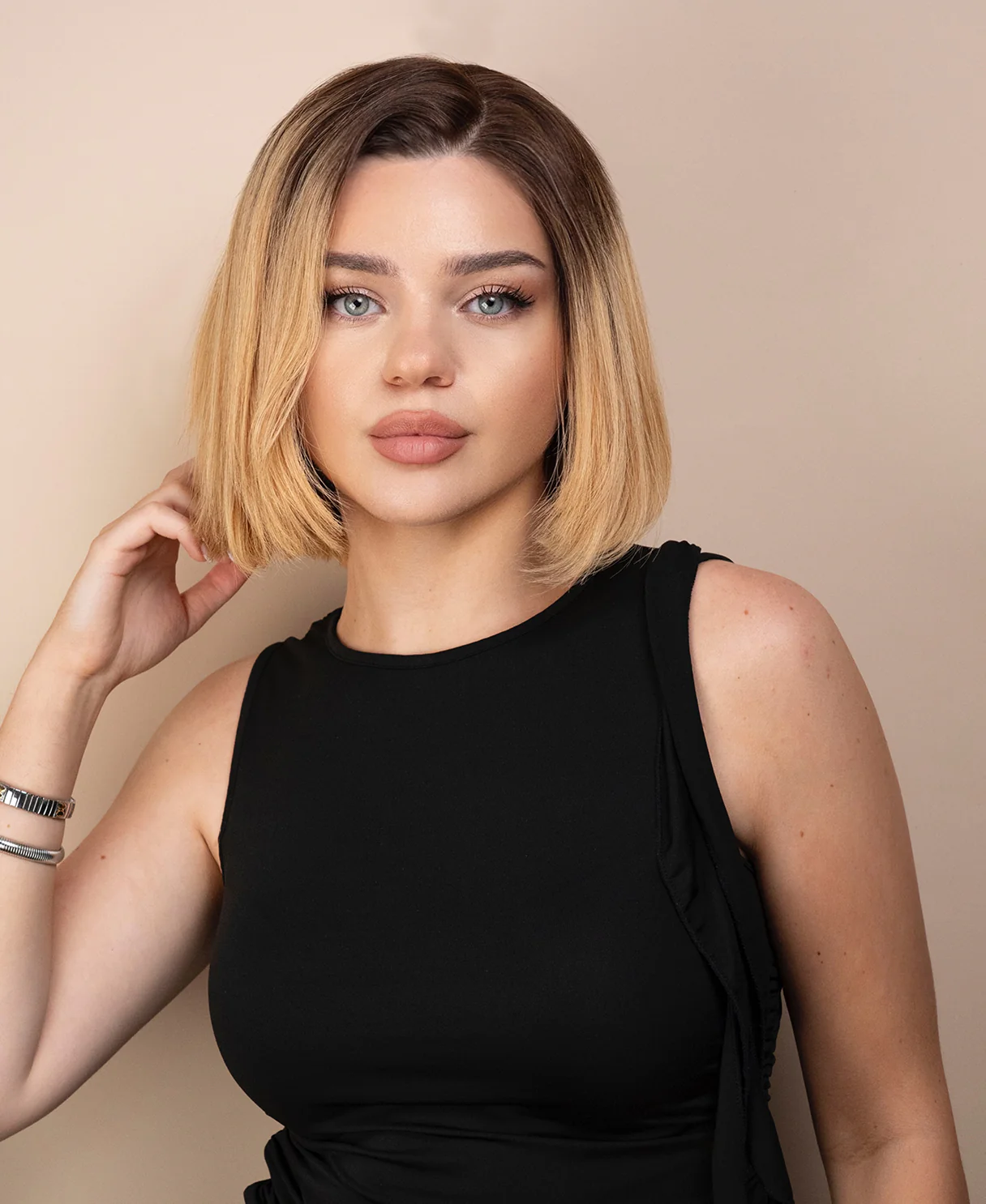 lace front bob human wig - 10" rooted honey blonde. - Image 3