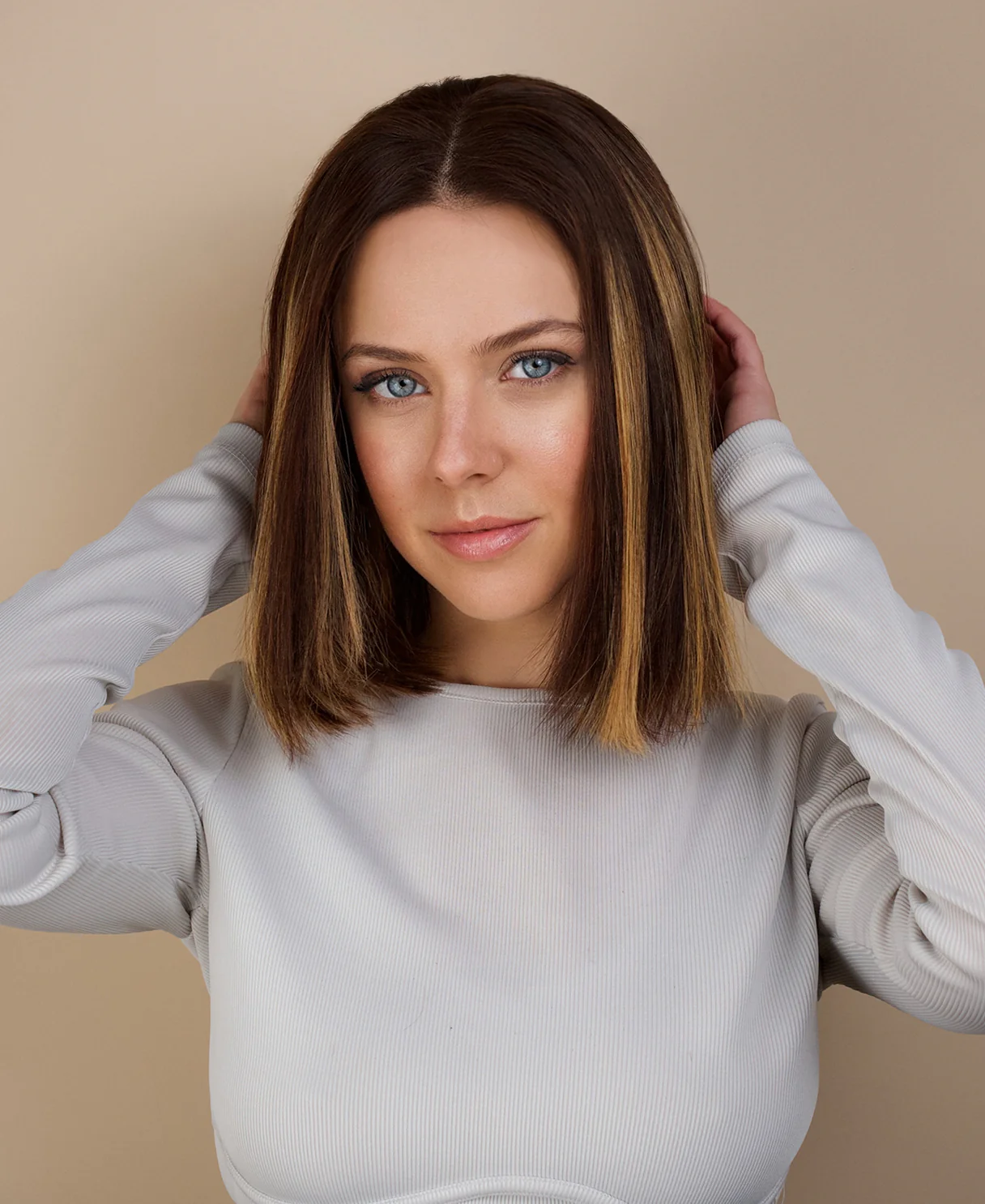 lace front bob human wig - 10" rooted beige highlights. - Image 4