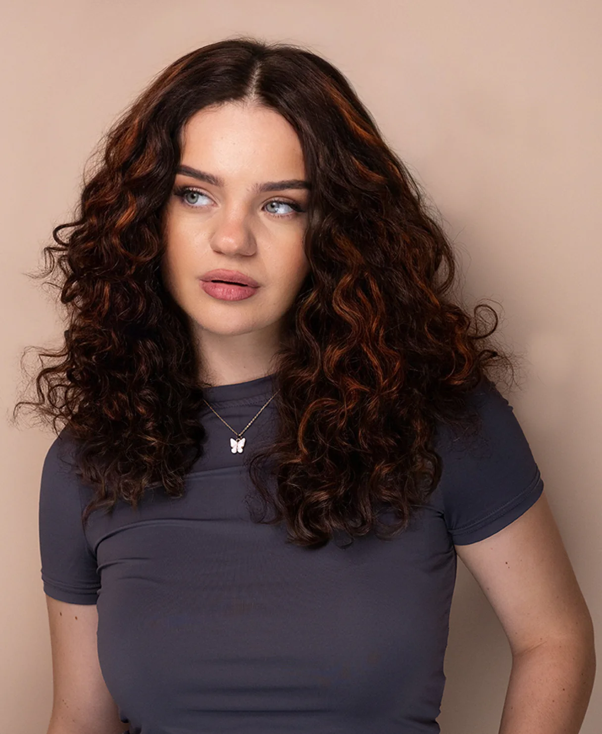 lace front human wig - 16" curly brown with highlights. - Image 4