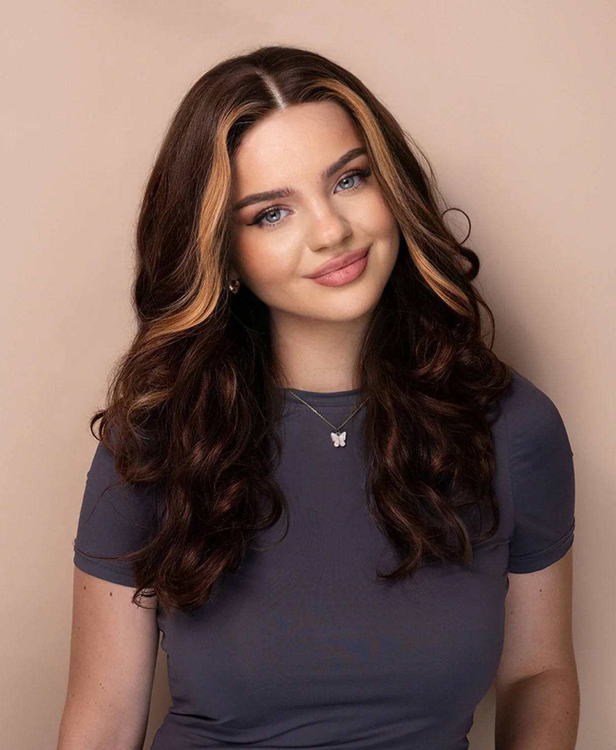 lace front human wig - 18" chocolate brown with moneypiece highlights. - Image 3