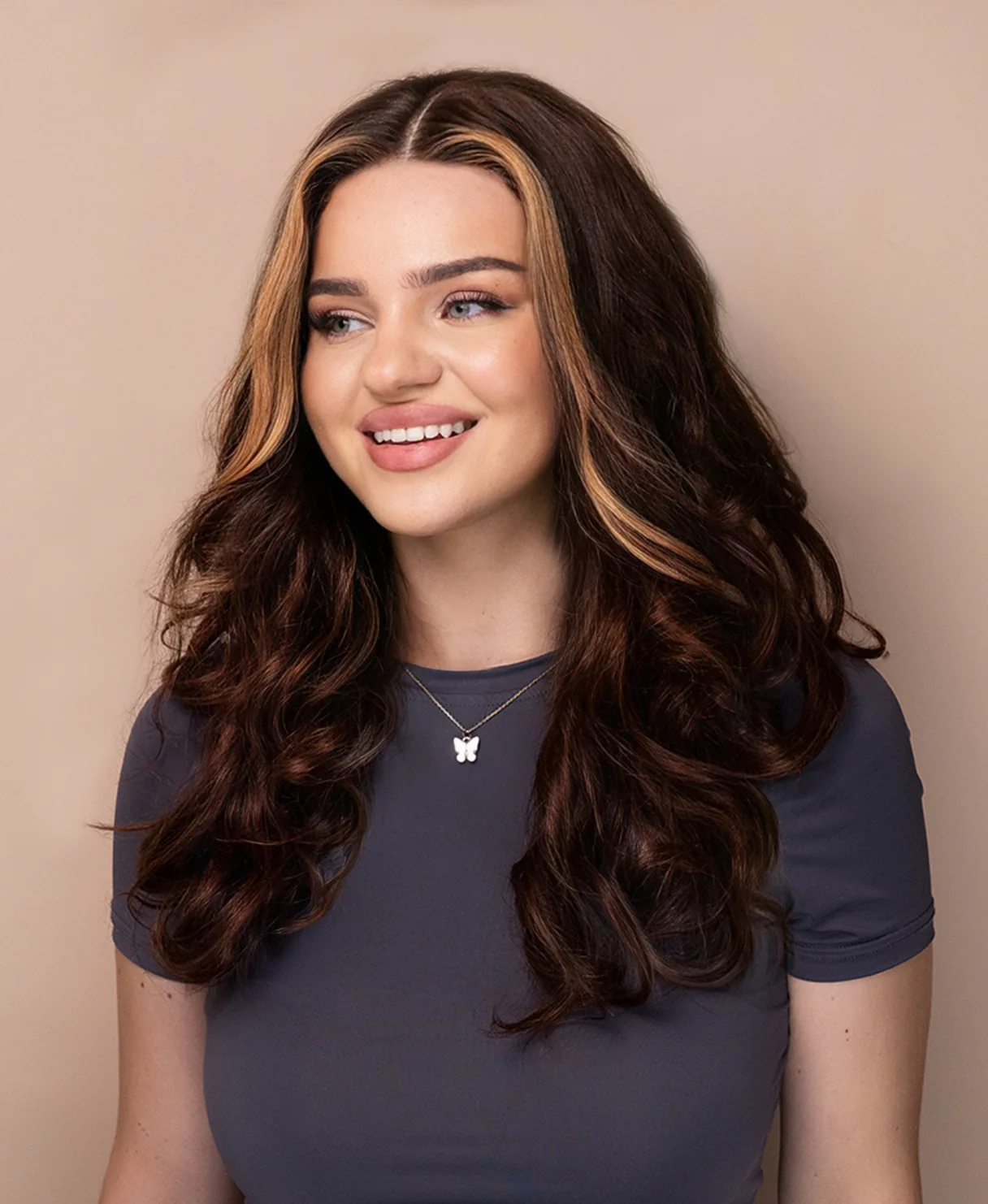 lace front human wig - 18" chocolate brown with moneypiece highlights. - Image 4