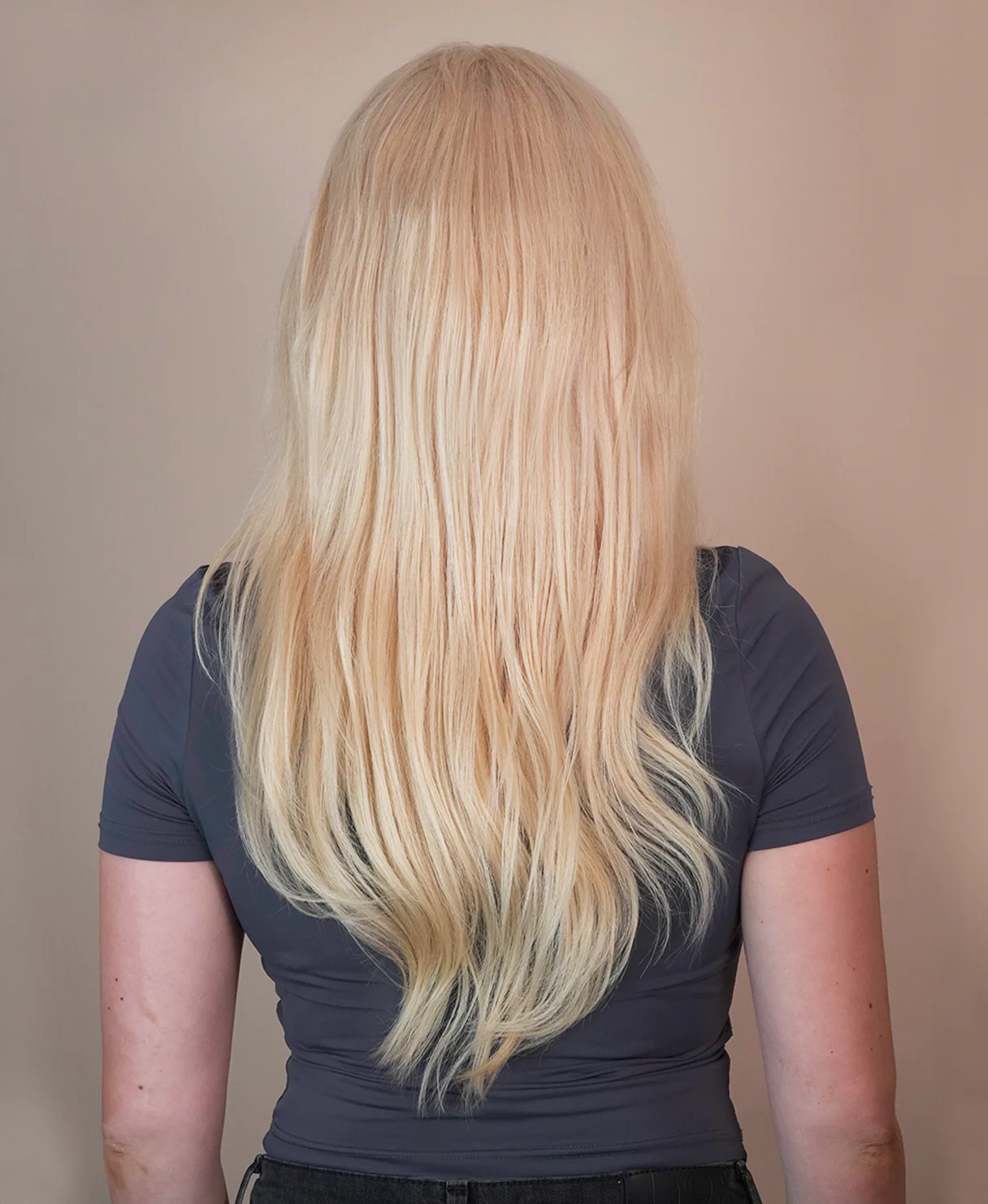 lace front human wig - 18" platinum blonde. - Image 3