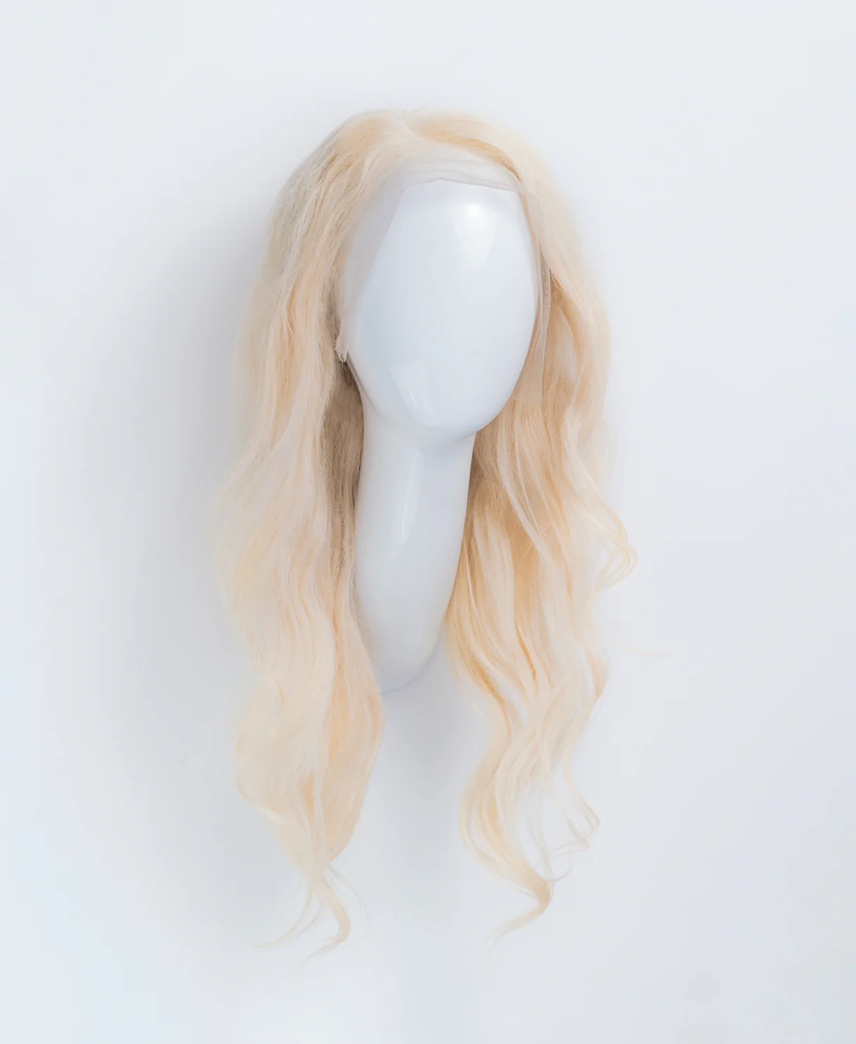 lace front  human wig - 20" platinum blonde. - Image 3