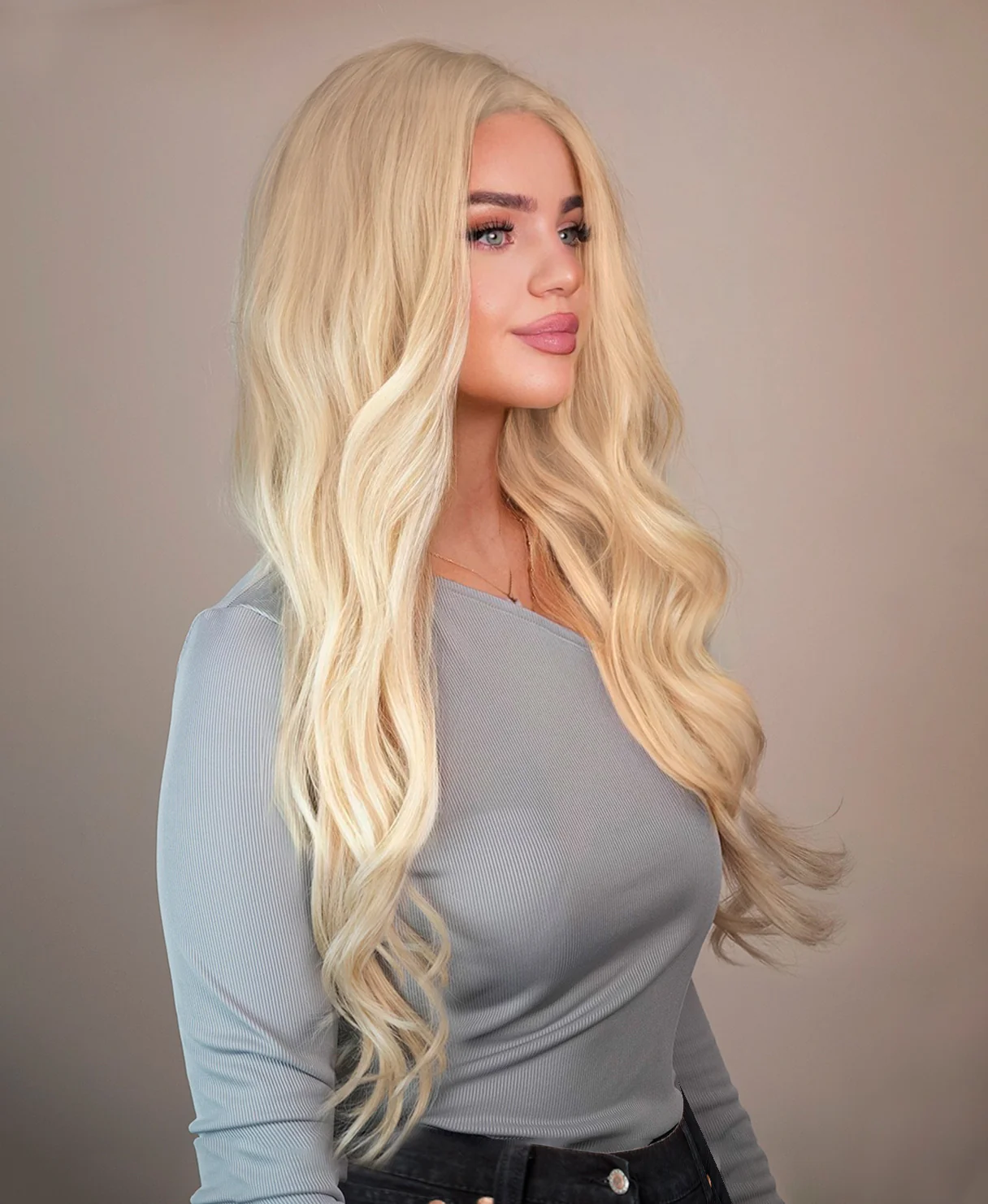 lace front human wig - 26" platinum blonde. - Image 3