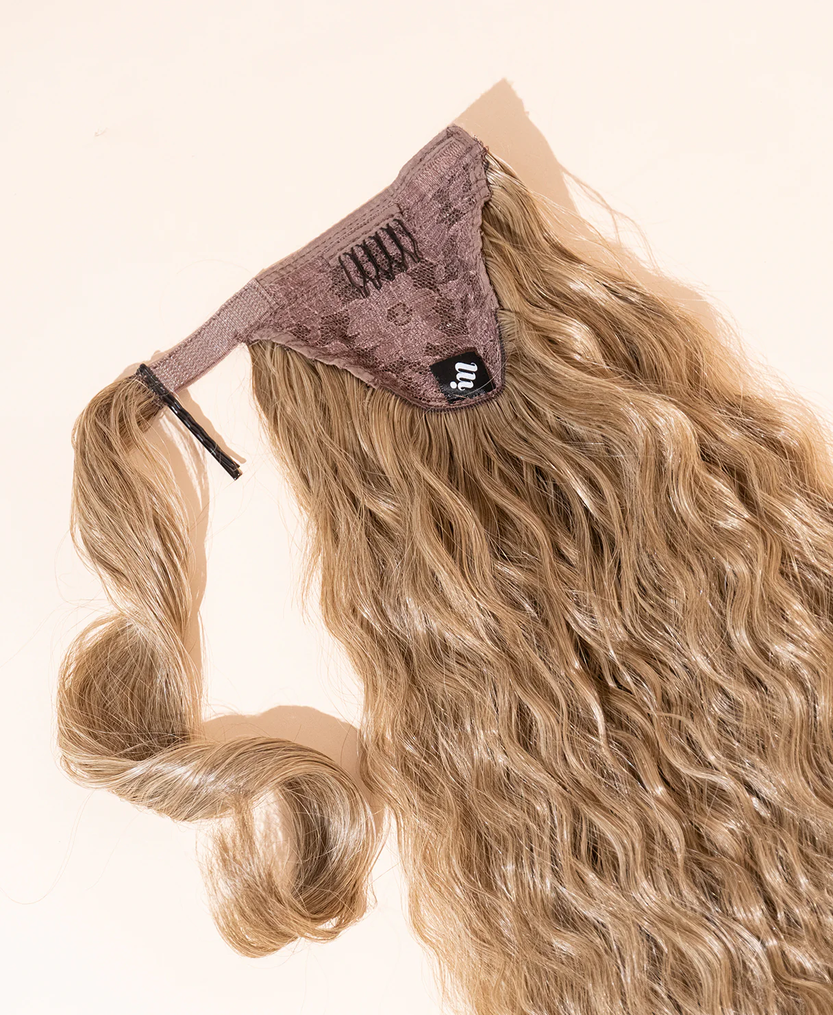 vegan fiber long wavy ponytail - ash blonde 26". - Image 2