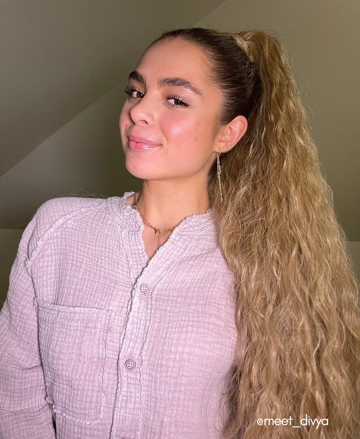 vegan fiber long wavy ponytail - ash blonde 26". - Image 5