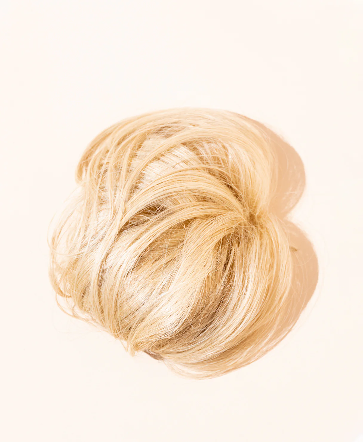 vegan fiber messy bun - champagne. - Image 2