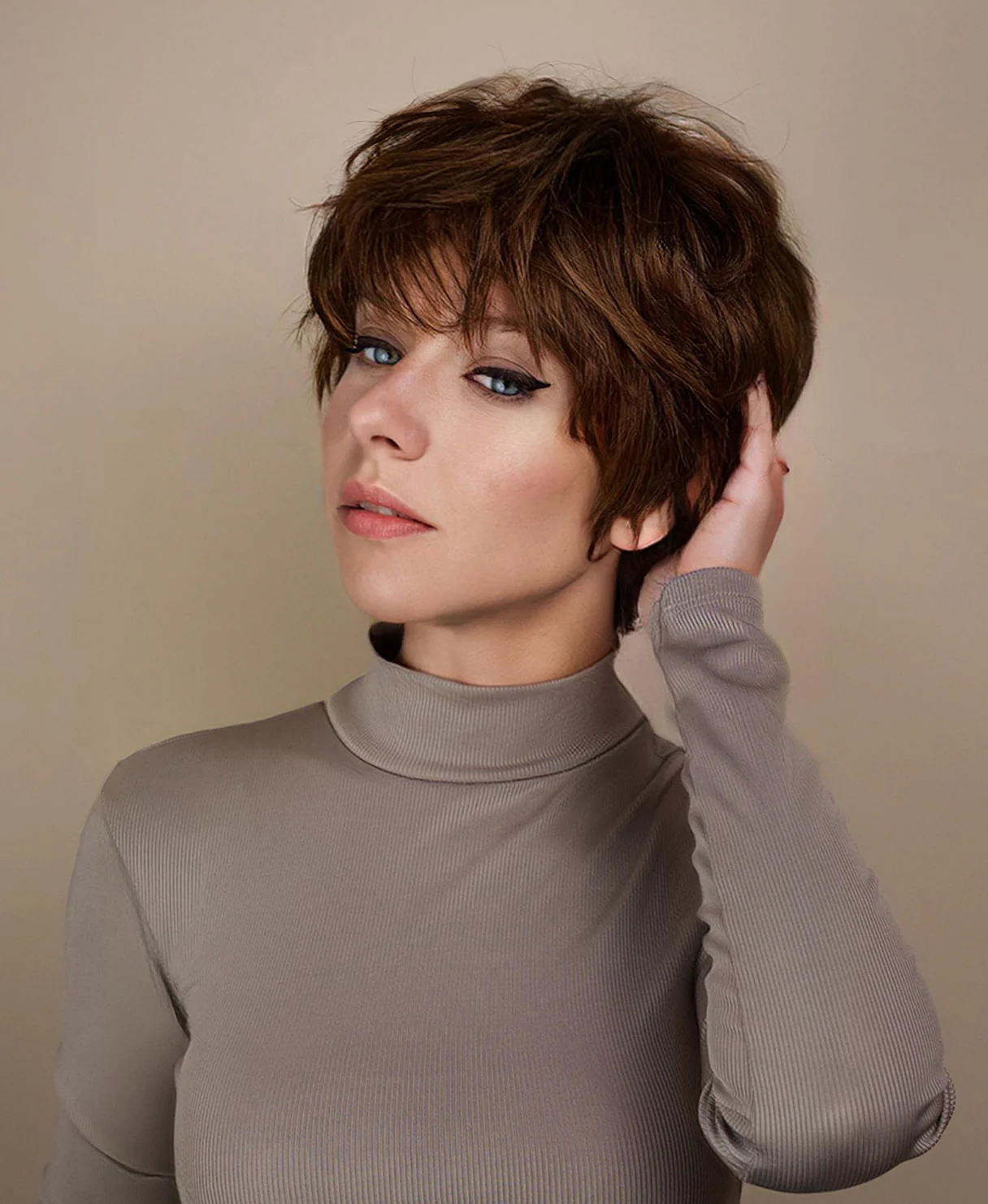 pixie cut human wig - 6" medium brown. - Image 3