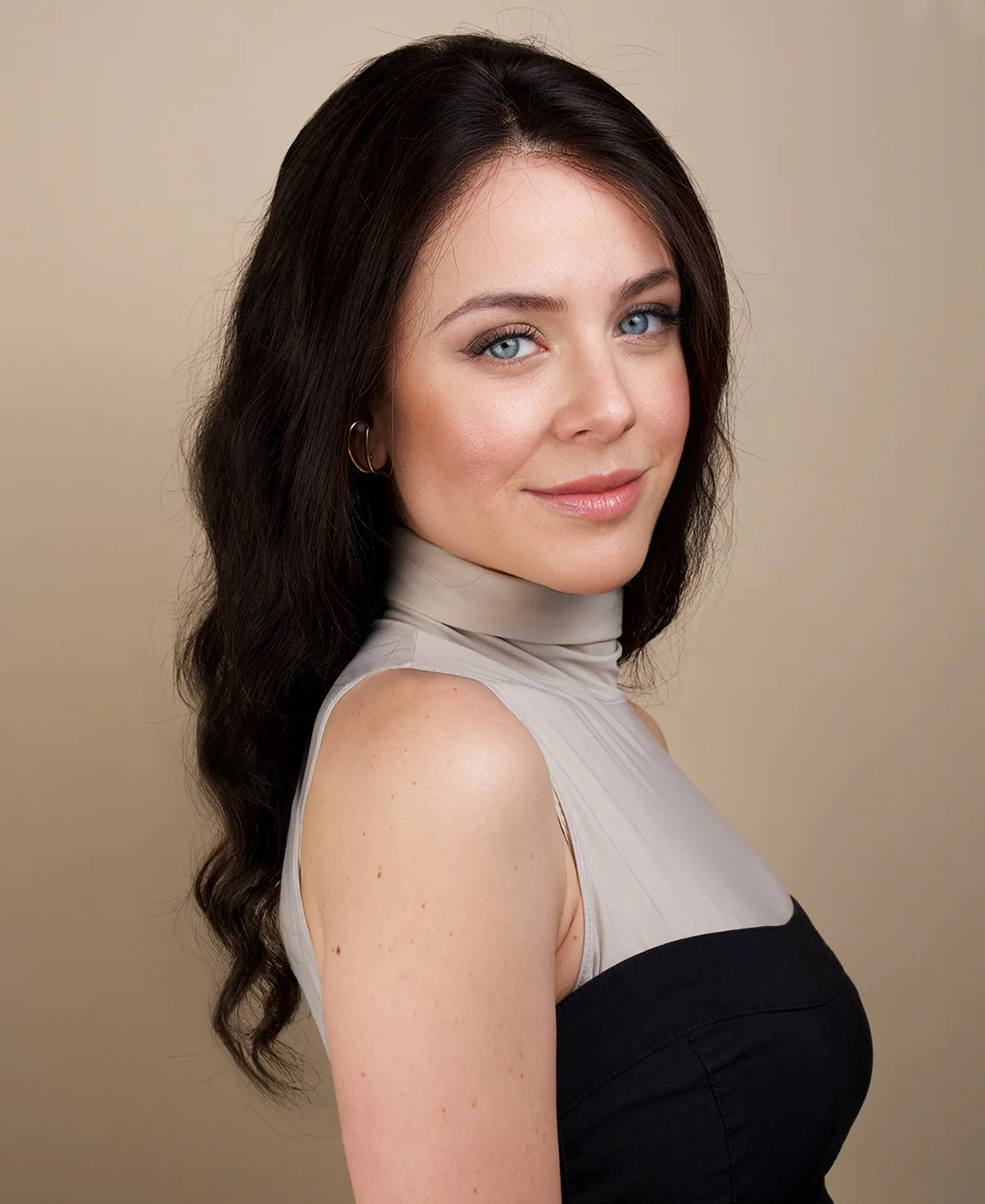 pre-cut full lace wavy human wig - 16" natural black. - Image 3
