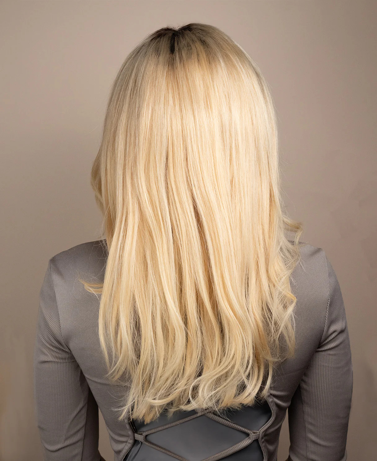 put on & go human wig - 20" rooted blonde. - Image 2