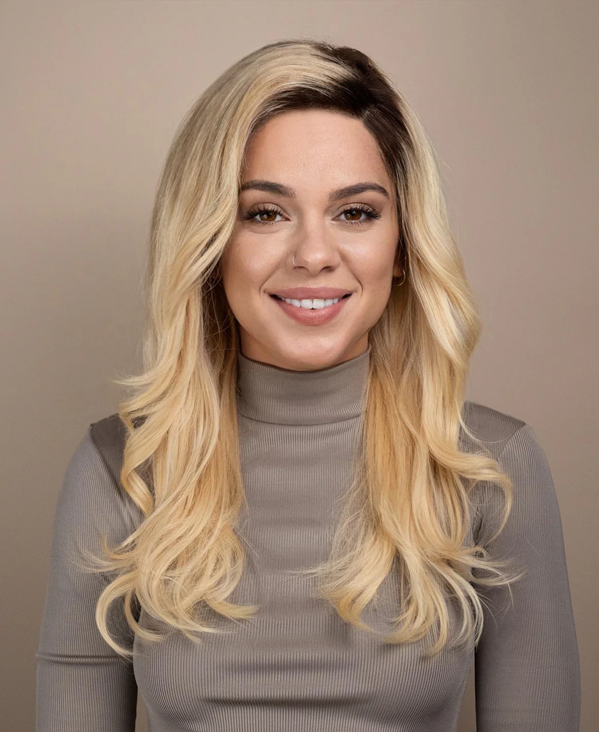 put on & go human wig - 20" rooted blonde. - Image 3