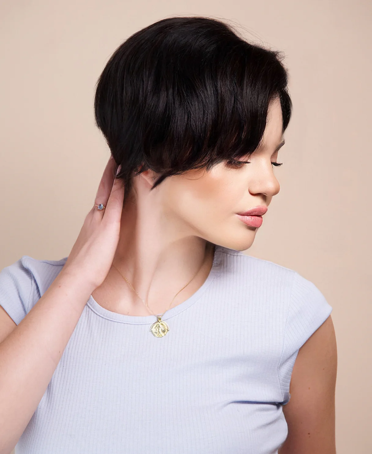 short wedge human Wig - 6” natural black. - Image 4