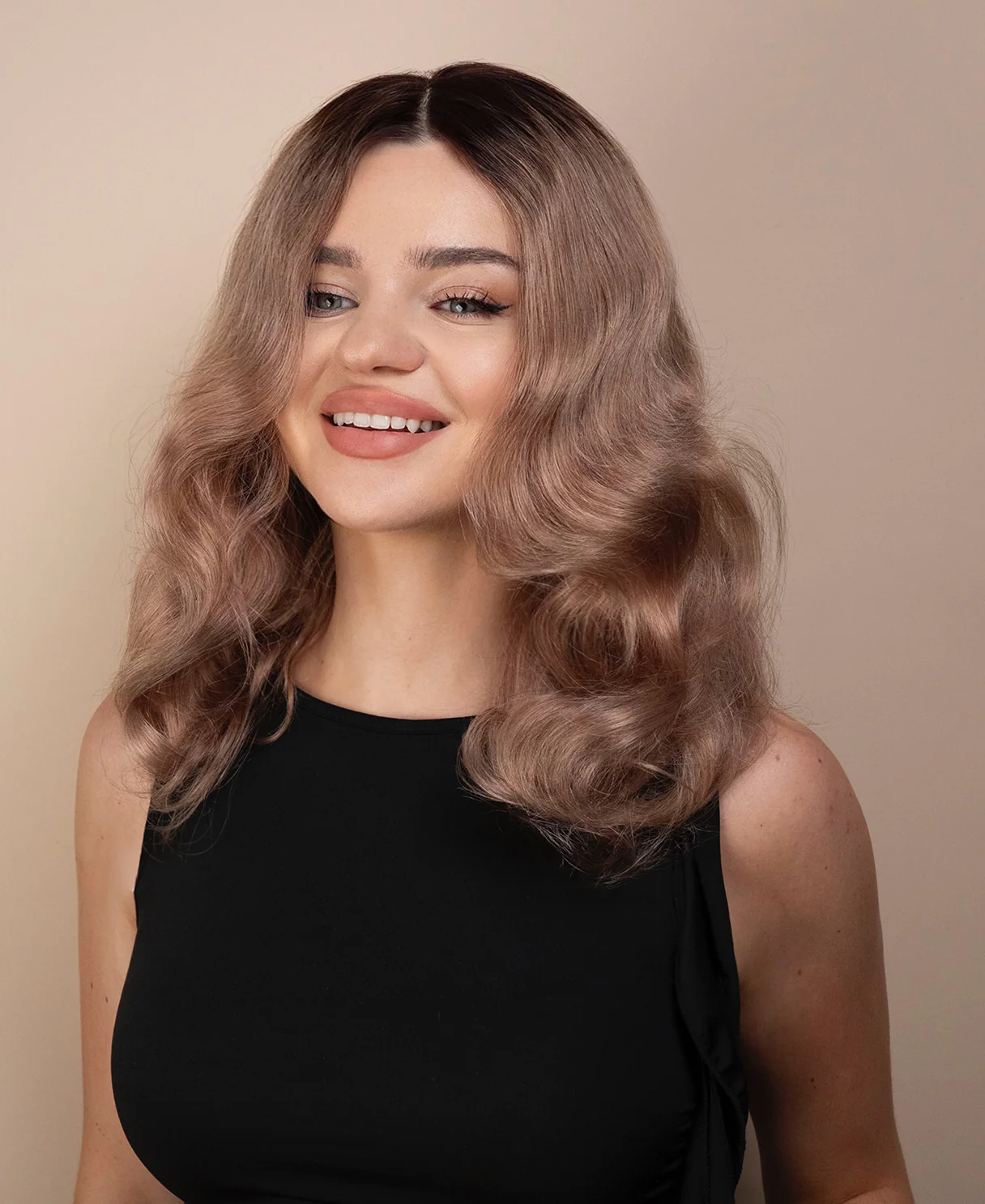 soft curls front lace wig - 14" rooted champagne blonde. - Image 4