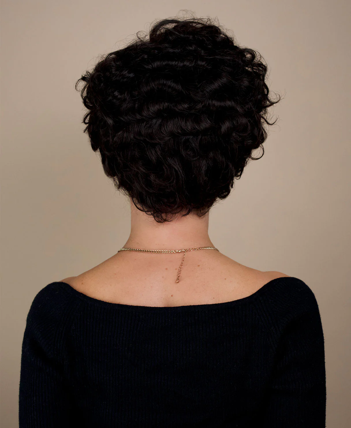 t-part curly human wig - 6" natural black. - Image 4
