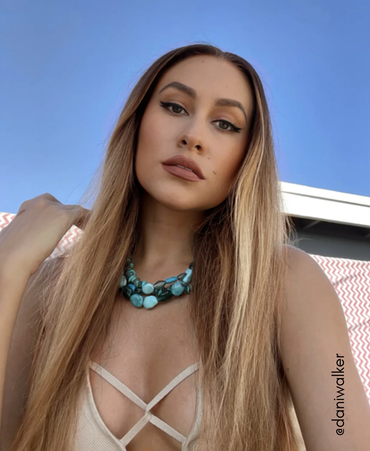 tape-in hair extensions medium blonde. - Image 6