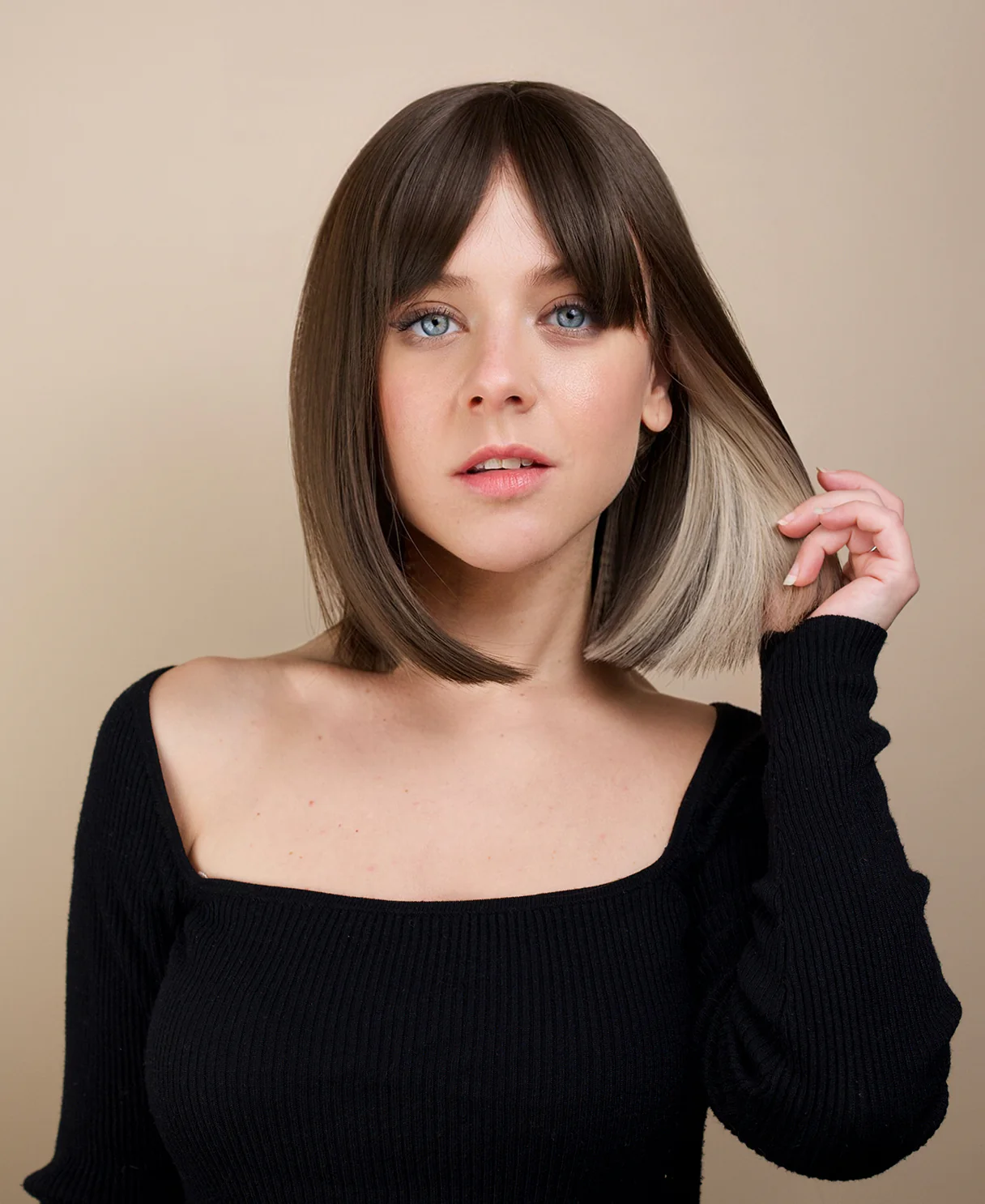 vegan fiber wig - 10" brown bob with fringe and peekaboo highlights. - Image 4
