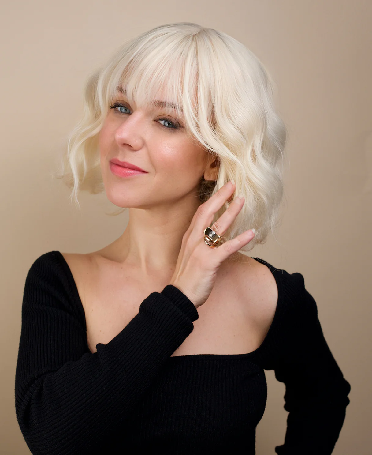 vegan fiber wig - 10" white blonde with fringe. - Image 4